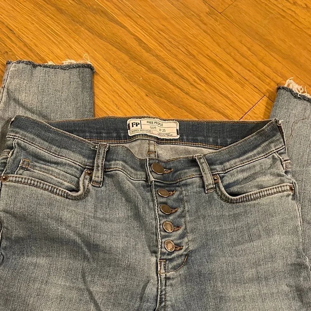 FREE PEOPLE BUTTON UP JEANS 25 | EUC OR NWOT